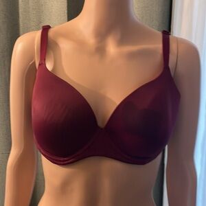 Burgundy bra with pink lining inside
Size 34DD
Made by PINK